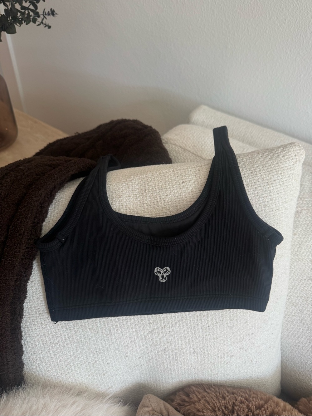 Aritzia Black Ribbed Scoop Sports Bralette